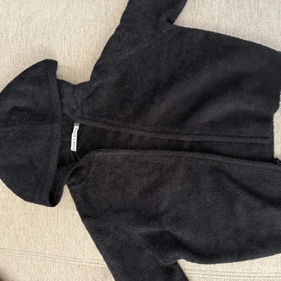 Black extra soft and warm zip up sweater, brand new never worn. original tag. - Picture 2 of 4